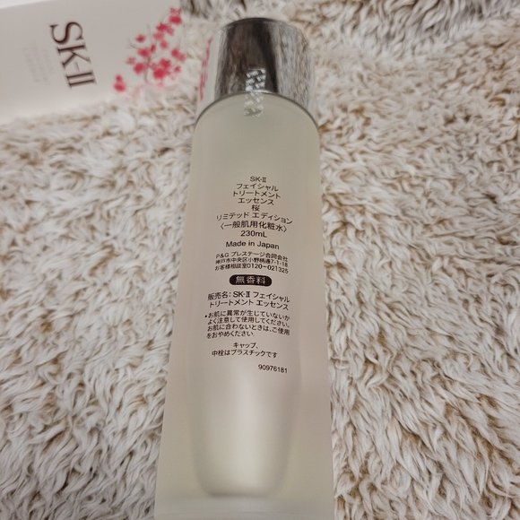 SK-II Limited Edition Cherry Blossom Treatment Essence 230ml - Picture 6 of 7